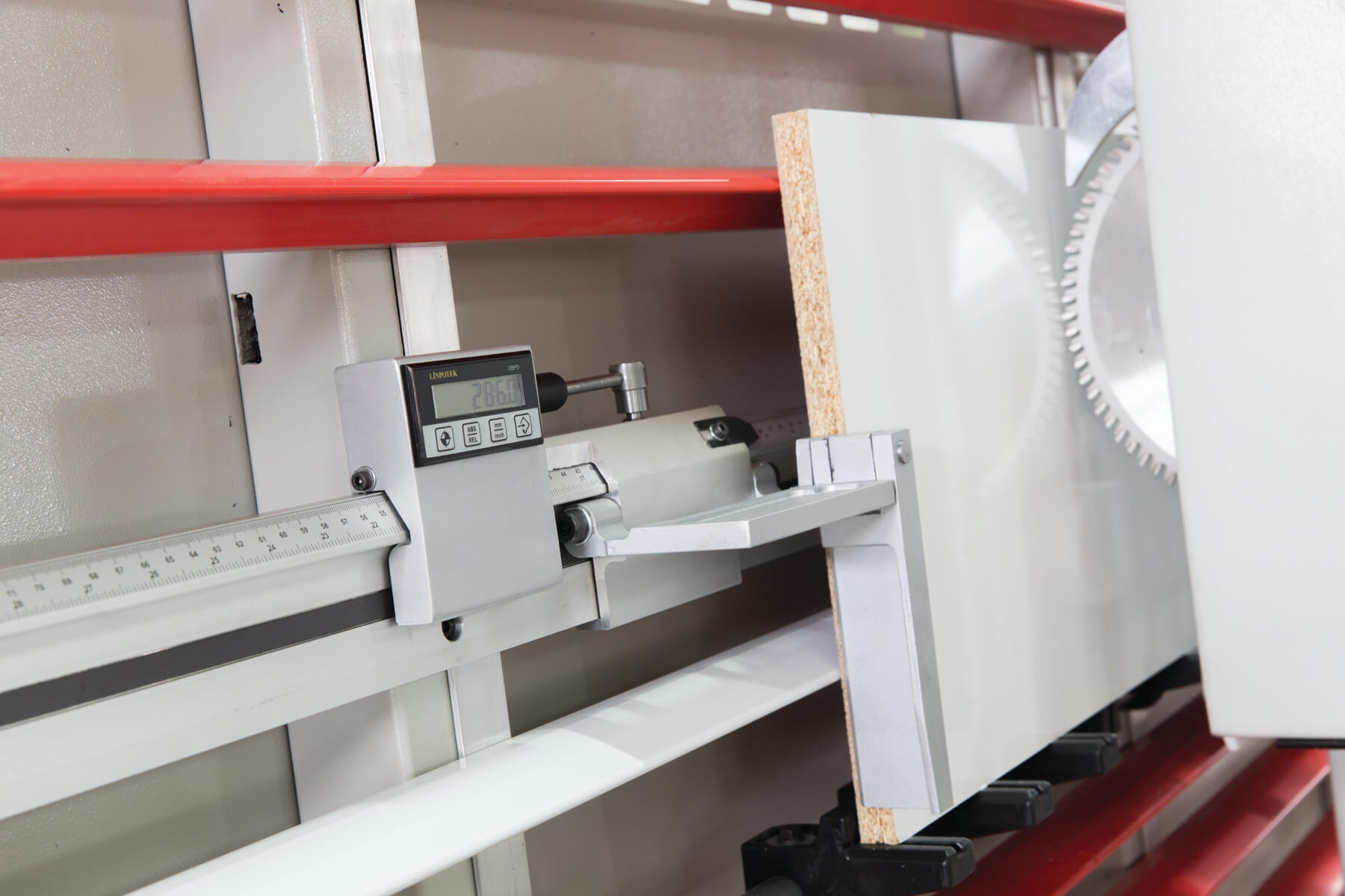 Visualisateur digital pour le parfait reglage des coupes en Vertical et en Horizontal