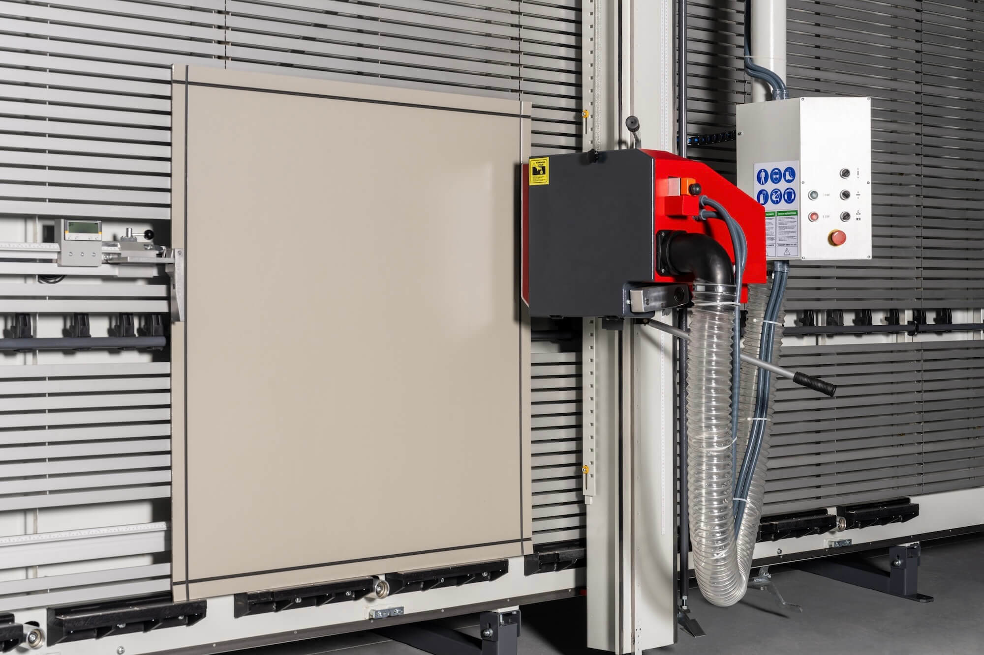 Tagli + Fresature V in verticale MAKK CPM-D2B (2024) Tagli + Fresature V in verticale MAKK CPME-2B (2024)
