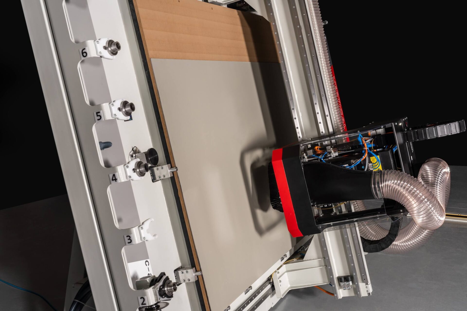 Centro Lavoro CNC Verticale MAKK ALUTECH 8