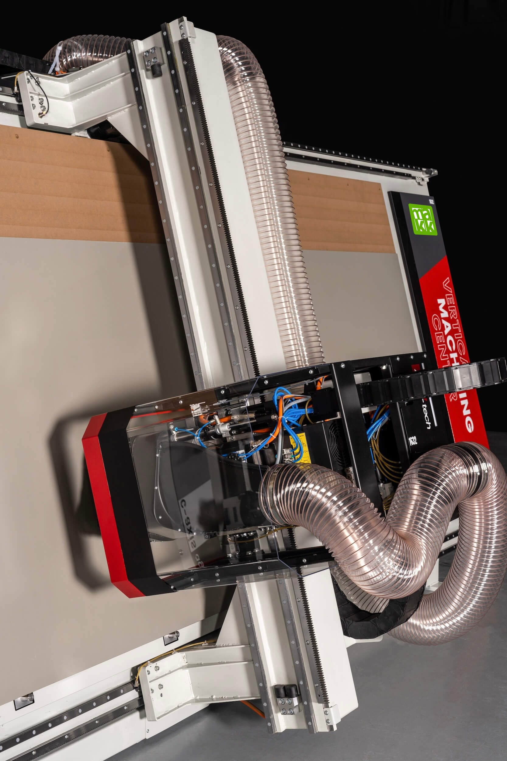 Foratura Fresatura Taglio Pannelli con Centro Lavoro CNC Verticale MAKK ALUTECH 2
